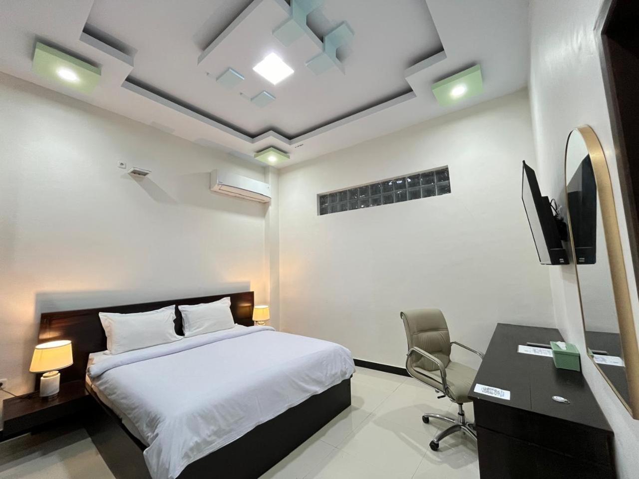 Dj Hotel Raha Exterior photo